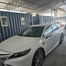 Toyota Camry 2021