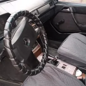 Mercedes-Benz 230E 1987