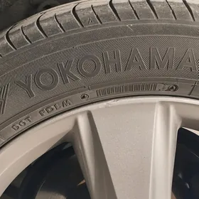 Yokohama 215,55,17