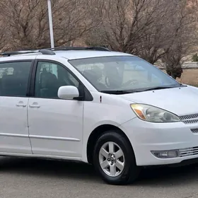 Toyota Sienna 2004