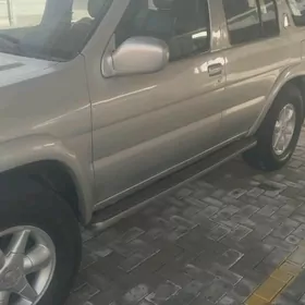 Nissan Pathfinder 2000