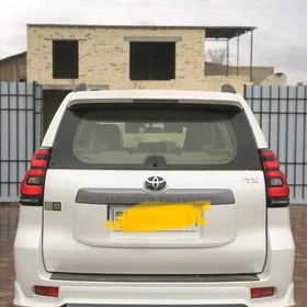 Toyota Land Cruiser Prado 2023