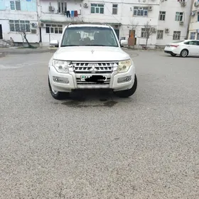 Mitsubishi Pajero 2015