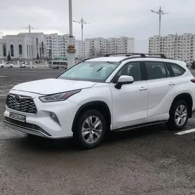 Toyota Highlander 2021