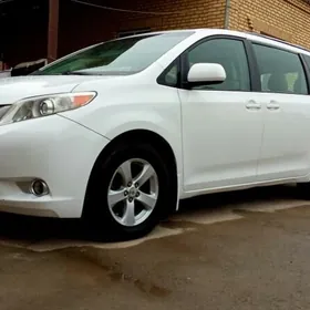 Toyota Sienna 2010