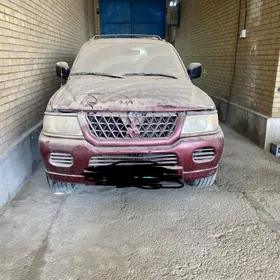 Mitsubishi Montero Sport 2001