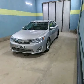 Toyota Camry 2014