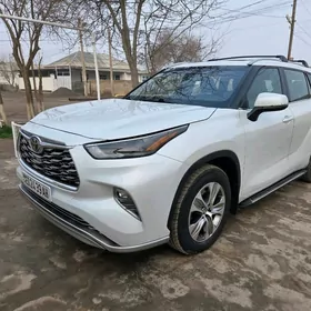 Toyota Highlander 2022
