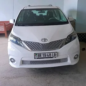 Toyota Sienna 2010