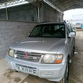 Mitsubishi Montero 2001