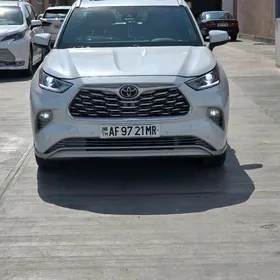 Toyota Highlander 2021