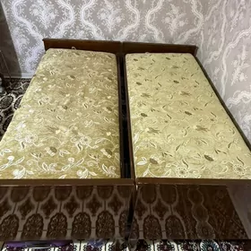 krowat  кровать