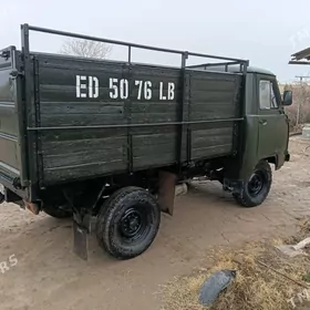 UAZ 452 1988
