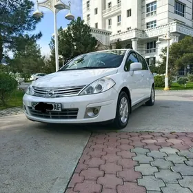 Nissan Versa 2012