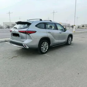 Toyota Highlander 2021