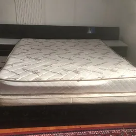 Spalny krowat спальня