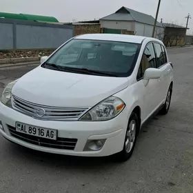 Nissan Versa 2012