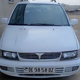 Mitsubishi Chariot 1996