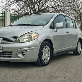 Nissan Versa 2011