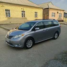 Toyota Sienna 2011