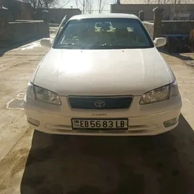 Toyota Camry 2000