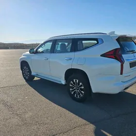 Mitsubishi Montero Sport 2022