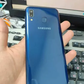 Samsung A20 3/32Gb