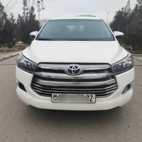 Toyota Innova 2023