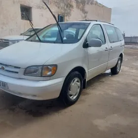Toyota Sienna 1999