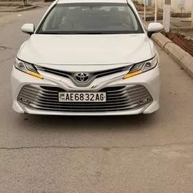 Toyota Camry 2020