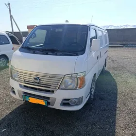Nissan Urvan 2010