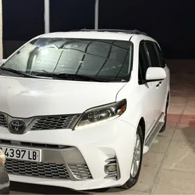 Toyota Sienna 2019