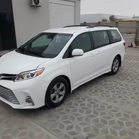 Toyota Sienna 2020