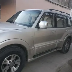 Mitsubishi Pajero 2004