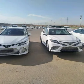 Toyota Camry 2021