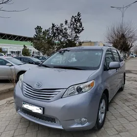 Toyota Sienna 2010