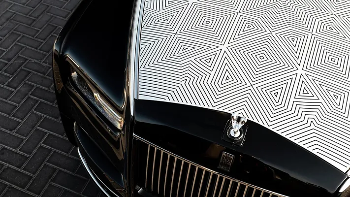 Maşrabiýa dizaýny: Rolls-Royce ilkinji gezek kapoty lazer bilen haşamlady