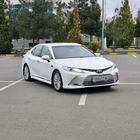 Toyota Camry 2021