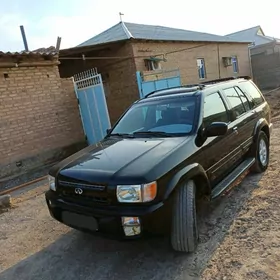 Infiniti QX4 1998