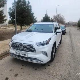 Toyota Highlander 2022