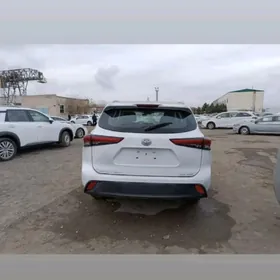 Toyota Highlander 2021