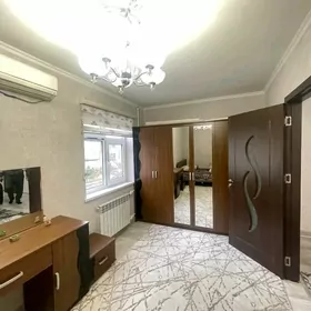 2 ком 11 мкр 4/2 этаж Панелька