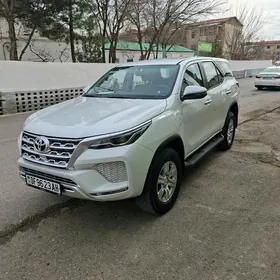 Toyota Fortuner 2025