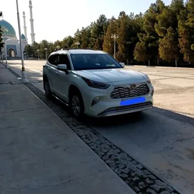 Toyota Highlander 2021