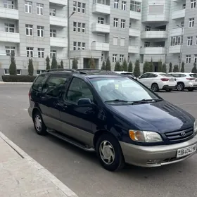 Toyota Sienna 2002