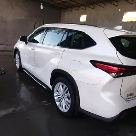 Toyota Highlander 2021