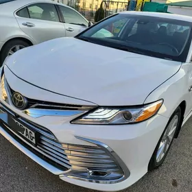 Toyota Camry 2021