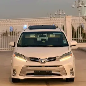 Toyota Sienna 2016