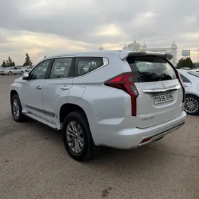 Mitsubishi Pajero 2020