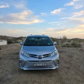 Toyota Sienna 2018